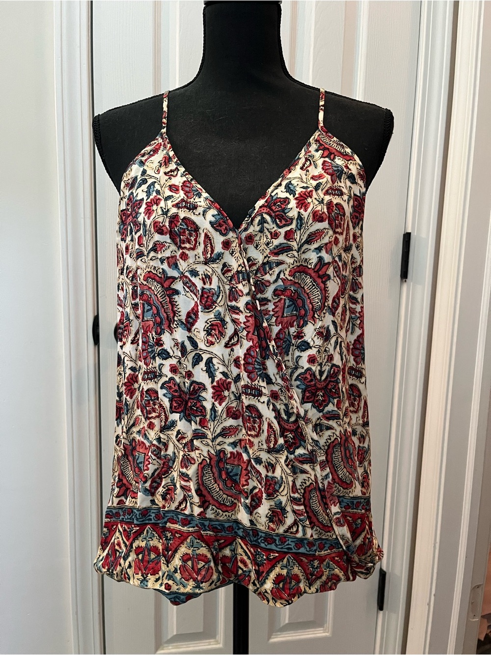 Lucky Brand. Small Floral Paisley V-Neck Spaghetti Strap Top - Cream & Red